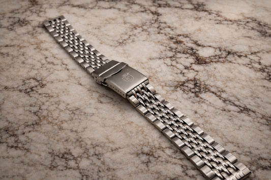 Goma steel watch bracelet with multi-link brushed and polished finish and engraved clasp, luxury metal watch strap for dress and sport watches.